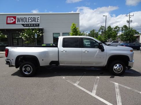 Used 2021 Chevrolet Silverado 3500 LT w/ Convenience Package AWD/4WD image 3