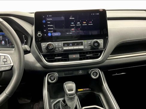 Used 2025 Toyota Grand Highlander AWD image 8