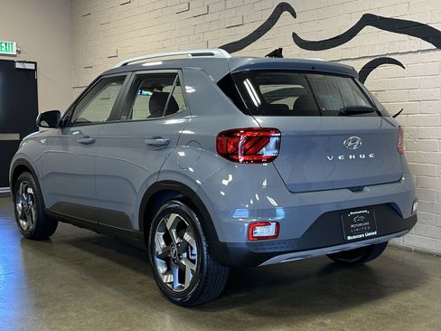 Used 2022 Hyundai Venue SEL w/ Cargo Package FWD image 6