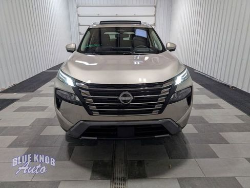 Used 2025 Nissan Rogue SL w/ Tech Package image 6