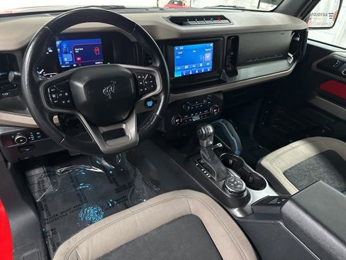 Used 2023 Ford Bronco Wildtrak image 13