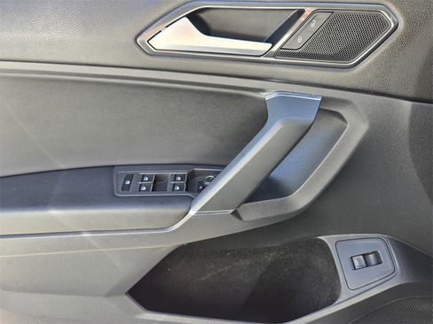 Used 2018 Volkswagen Tiguan SEL image 27