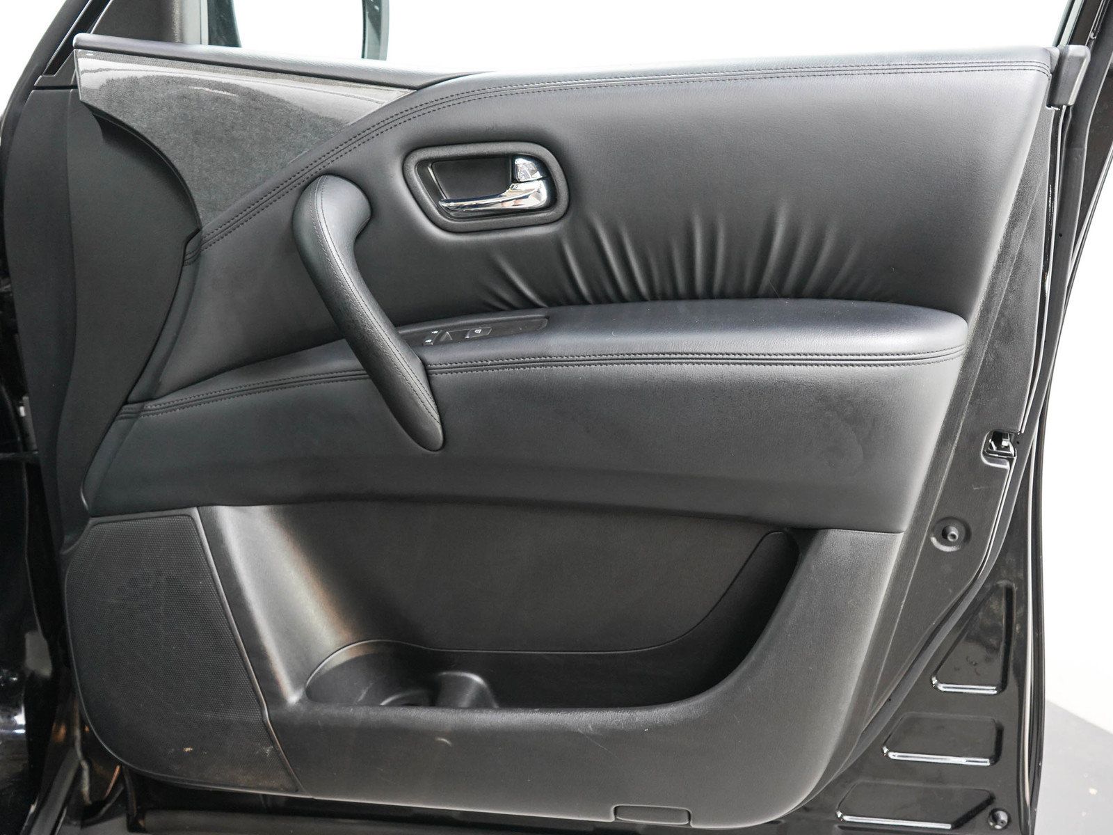 Used 2024 Nissan Armada SV AWD/4WD image 11