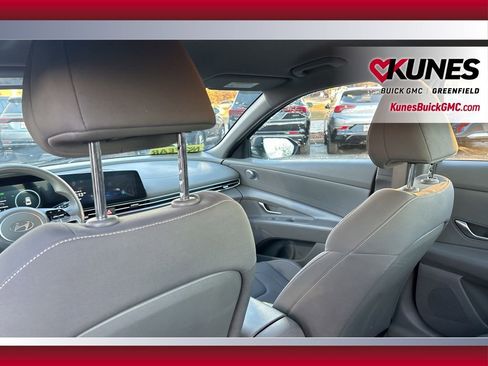 Used 2024 Hyundai Elantra SEL image 32