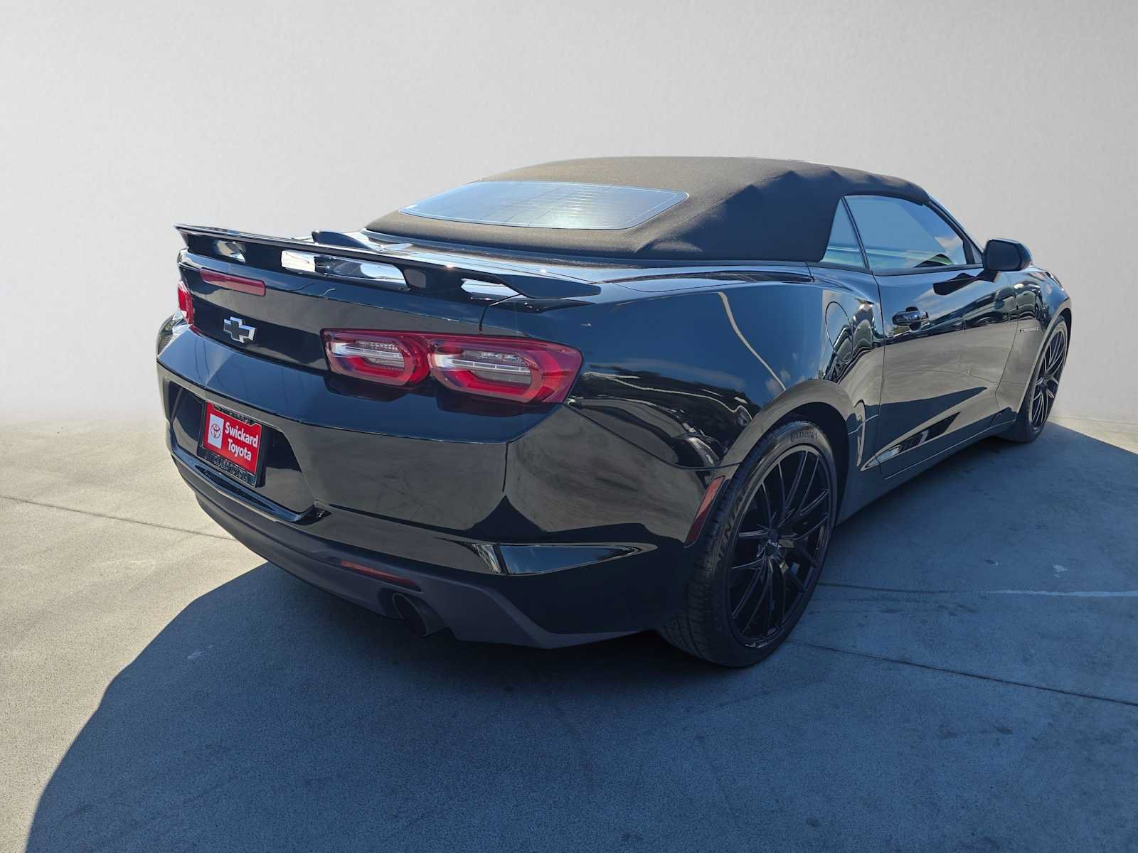 Used 2023 Chevrolet Camaro LT w/ Technology Package RWD image 3