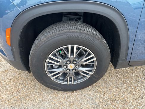 Used 2025 Chevrolet Traverse LT w/ Driver Confidence Package FWD image 13