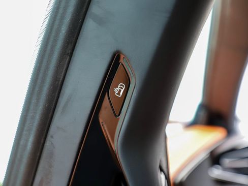 Certified 2025 Ferrari Purosangue image 65