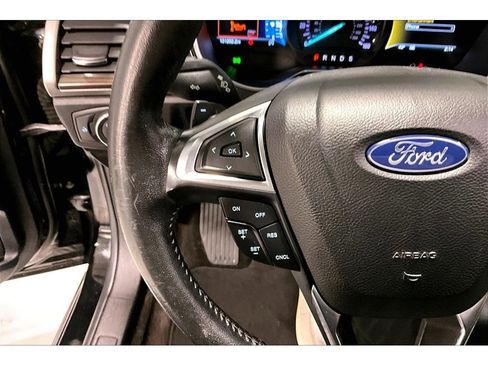 Used 2018 Ford Fusion SE w/ Fusion SE Technology Package image 19