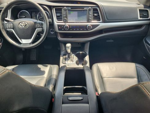 Used 2016 Toyota Highlander XLE FWD image 12