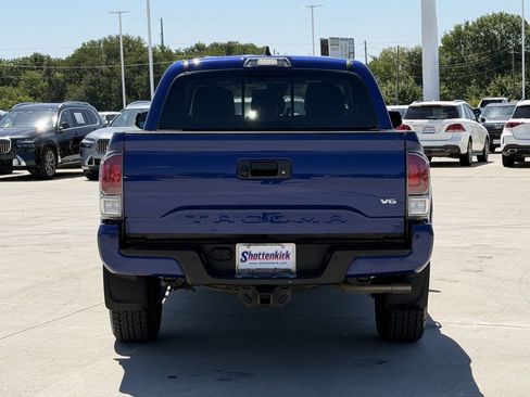 Used 2023 Toyota Tacoma TRD Sport w/ TRD Premium Sport Package AWD/4WD image 5