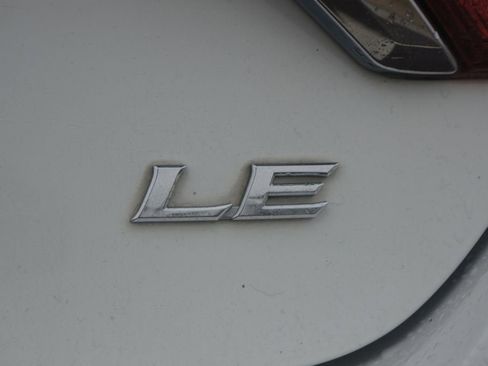 Used 2016 Toyota Camry LE image 16