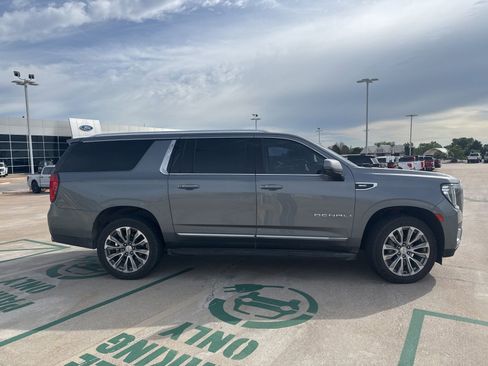 Used 2021 GMC Yukon XL Denali w/ LPO, Illumination Package AWD/4WD image 2