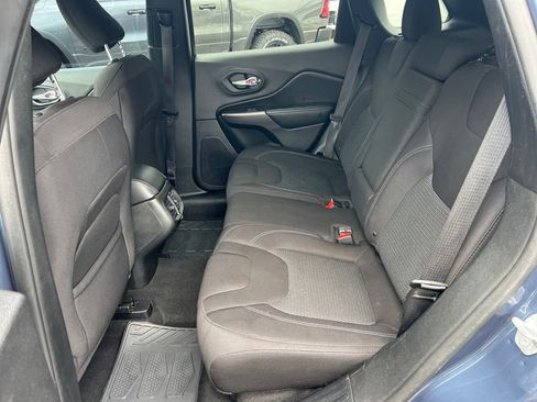 Used 2019 Jeep Cherokee Latitude w/ Popular Appearance Group FWD image 14