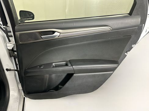 Used 2018 Ford Fusion SE w/ Fusion SE Technology Package FWD image 27