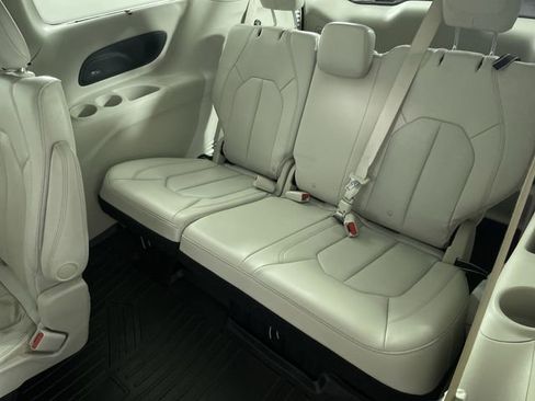 Used 2019 Chrysler Pacifica Touring-L Plus w/ Advanced Safetytec Group image 36