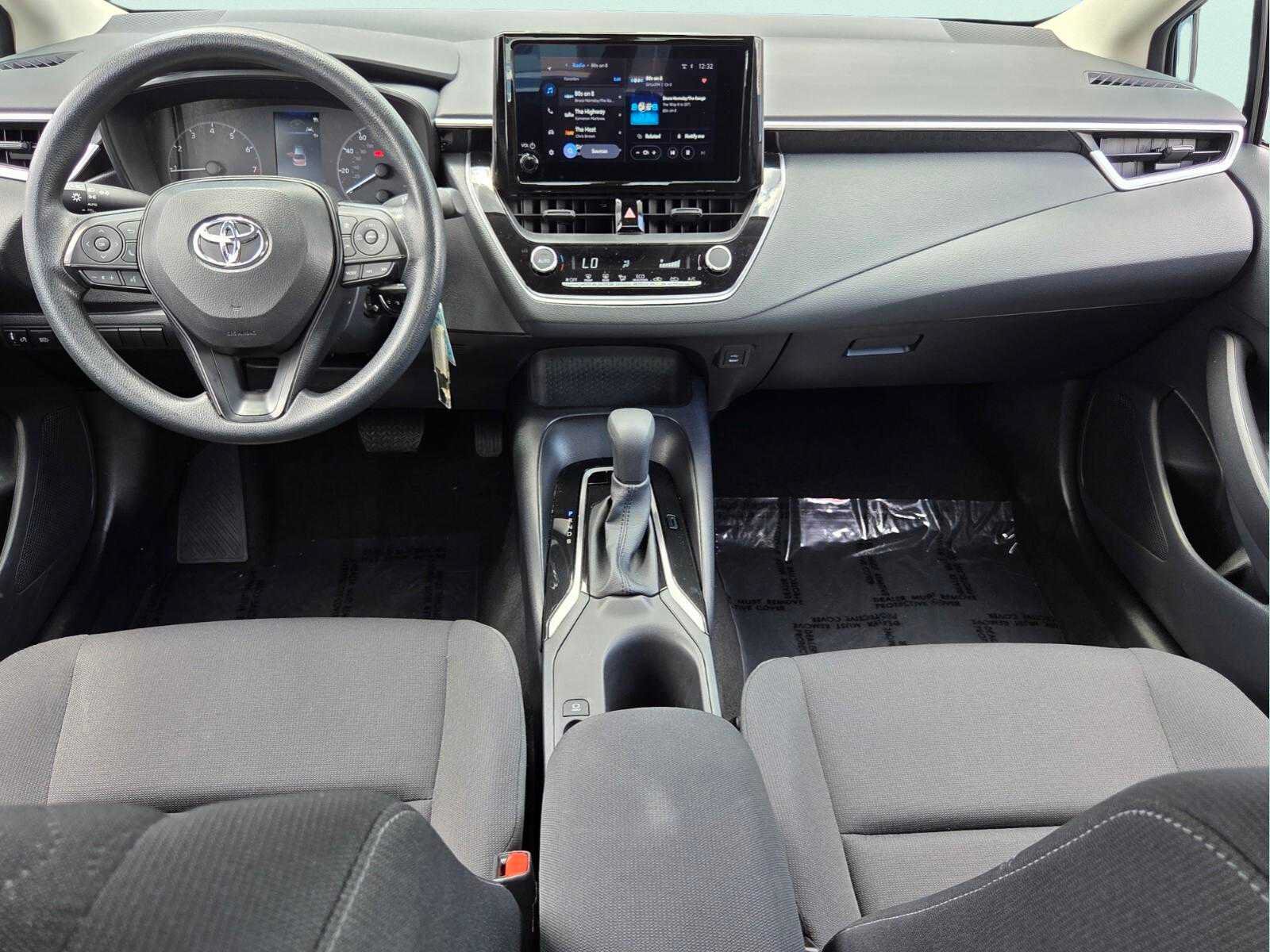 Used 2025 Toyota Corolla LE FWD image 12