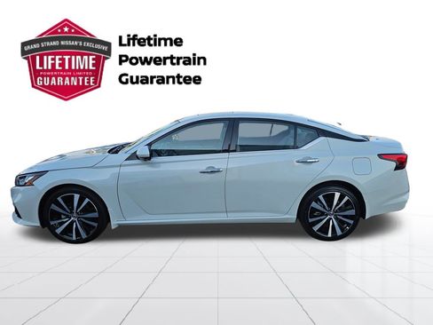 Used 2021 Nissan Altima 2.5 Platinum image 2