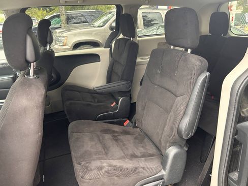 Used 2014 Dodge Grand Caravan SXT FWD image 11