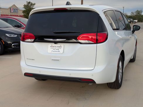 New 2026 Chrysler Voyager LX image 3