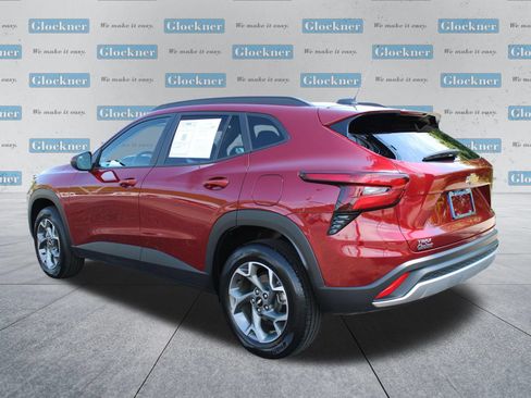 Used 2025 Chevrolet Trax LT w/ LT Convenience Package FWD image 8