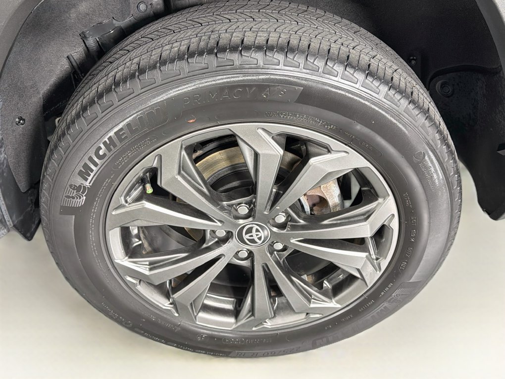 Used 2023 Toyota RAV4 XLE Premium AWD/4WD image 32