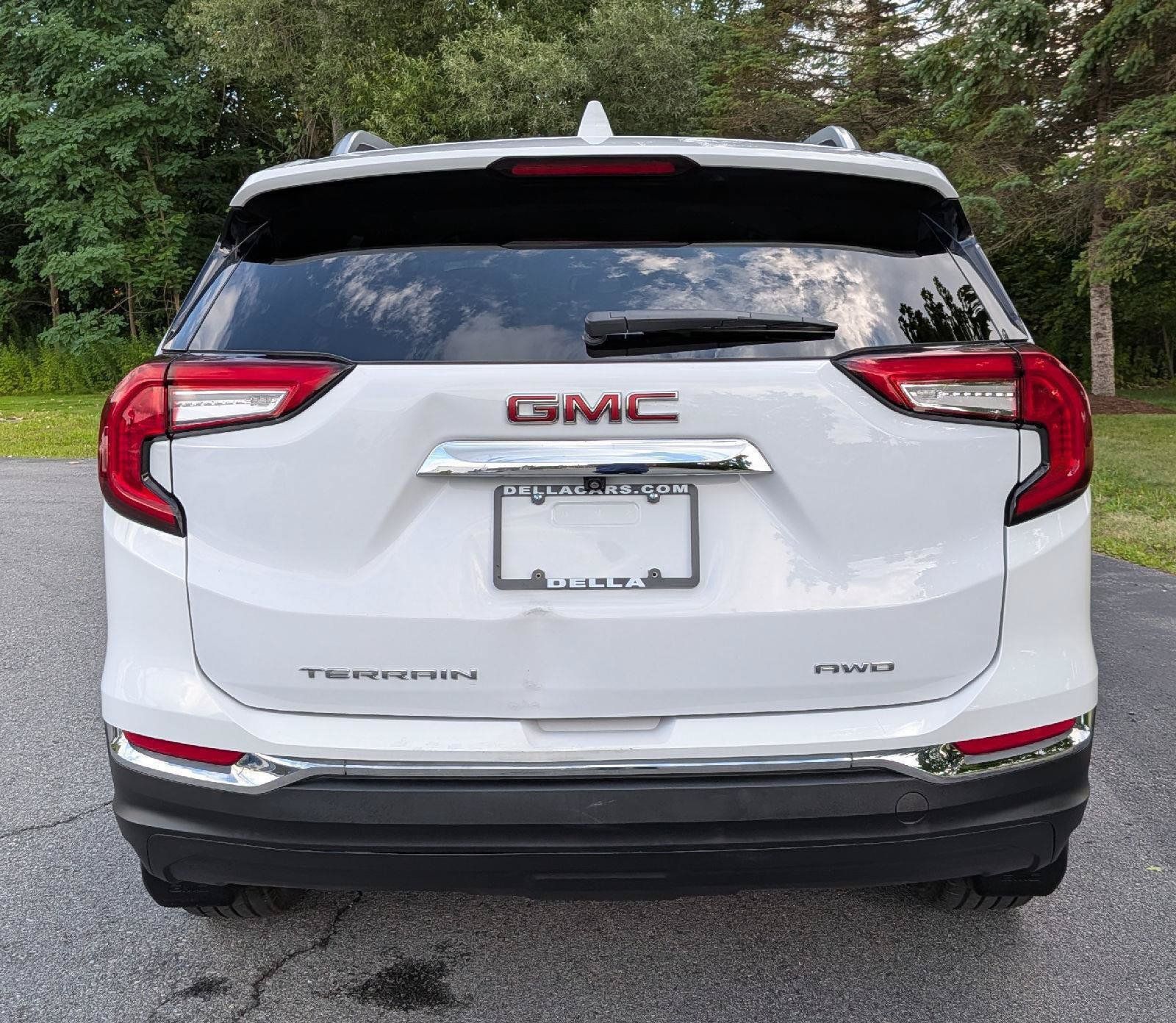 Used 2022 GMC Terrain SLT AWD/4WD image 9