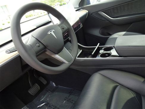 Used 2021 Tesla Model Y Long Range image 13