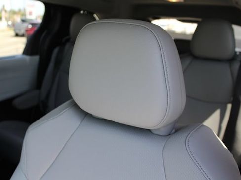 Certified 2026 Toyota Sienna XLE FWD image 38
