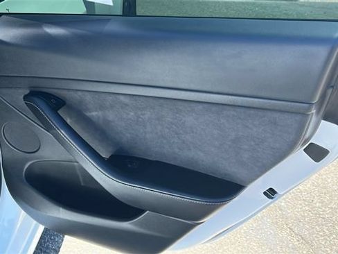 Used 2022 Tesla Model 3 RWD image 11