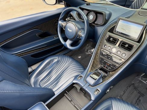 Used 2019 Aston Martin DB11 Volante image 44