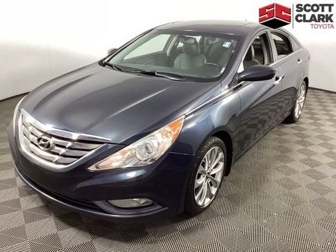 Used 2011 Hyundai Sonata SE w/ Navigation & Sunroof Pkg 4 FWD image 3