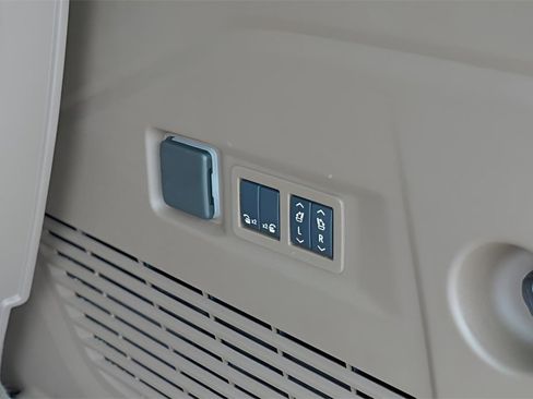 New 2026 GMC Yukon Denali w/ Sun & Power Step Package image 29