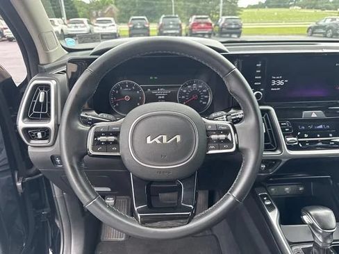 Certified 2022 Kia Sorento S FWD image 9