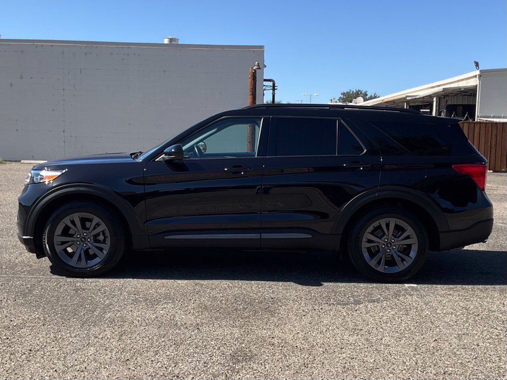 Used 2023 Ford Explorer XLT w/ Equipment Group 202A RWD image 3
