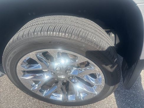 Used 2017 Cadillac Escalade Premium Luxury image 12