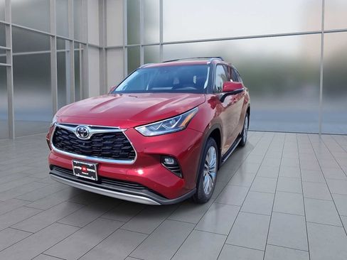 New 2026 Toyota Highlander Platinum AWD/4WD image 4