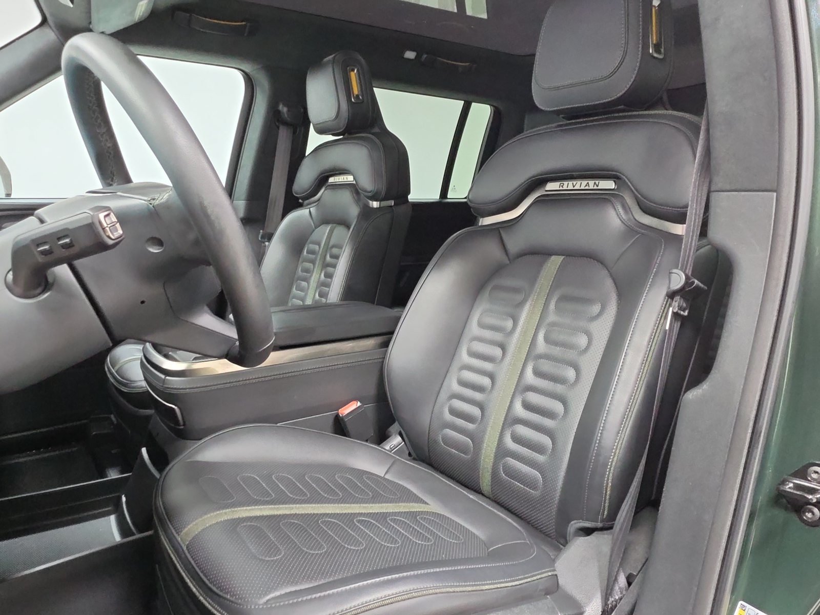 Used 2025 Rivian R1S Adventure Dual AWD/4WD image 20