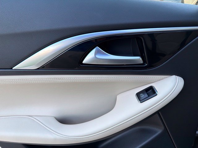 Used 2019 INFINITI QX30 FWD image 29