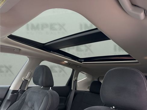 Used 2017 Nissan Murano SV w/ Premium Package image 11