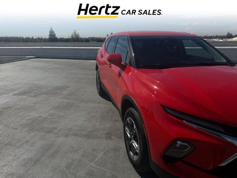 Used 2025 Chevrolet Blazer LT FWD image 1