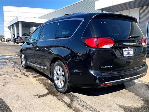 Used 2017 Chrysler Pacifica Limited w/ UConnect Theater Package image 3