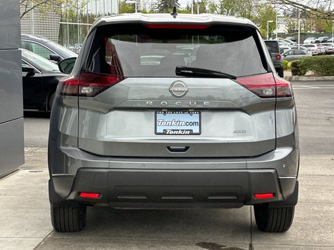 Used 2025 Nissan Rogue S image 4