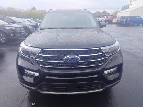 Used 2023 Ford Explorer XLT w/ Equipment Group 202A AWD/4WD image 3