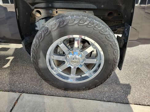 Used 2018 Chevrolet Silverado 1500 LT w/ All Star Edition image 8