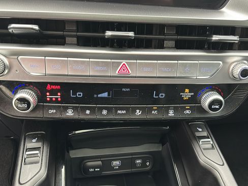 Used 2025 Kia Telluride S AWD/4WD image 19
