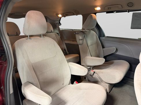 Used 2015 Toyota Sienna LE FWD image 24