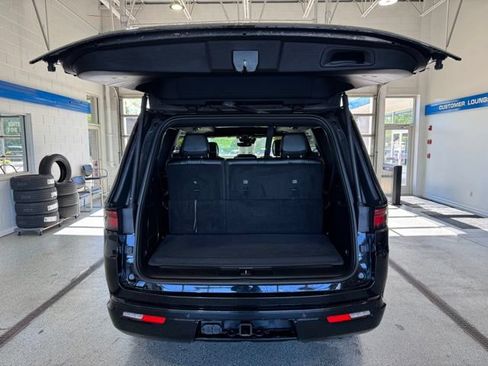 Used 2024 Jeep Wagoneer Series II AWD/4WD image 11