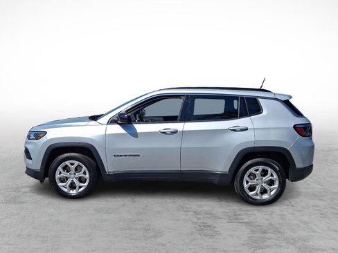 Used 2024 Jeep Compass Latitude AWD/4WD image 2