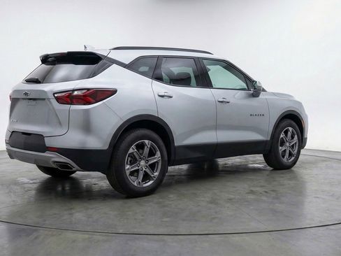 Used 2025 Chevrolet Blazer LT FWD image 9