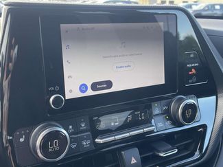 Used 2024 Toyota Highlander XSE video 3